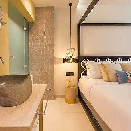 Aparthotel C 4*